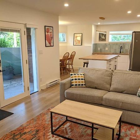 Bright Modern 1Br Suite In Sooke Village Core Esterno foto