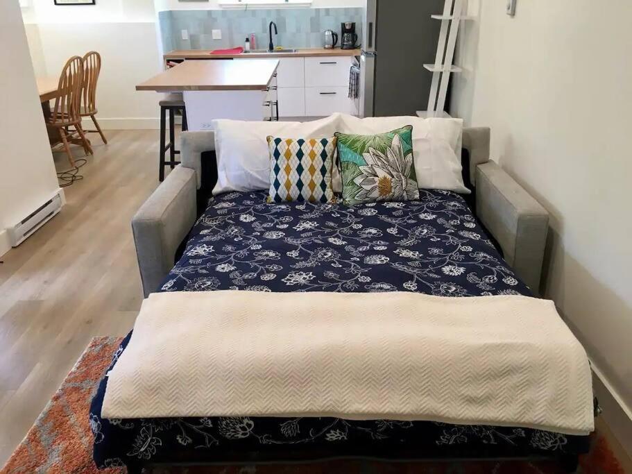 Bright Modern 1Br Suite In Sooke Village Core Esterno foto