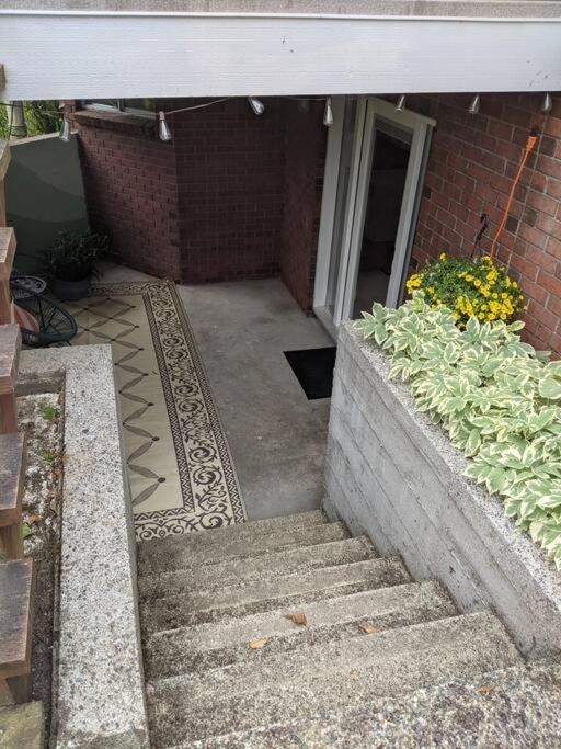 Bright Modern 1Br Suite In Sooke Village Core Esterno foto