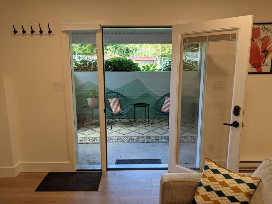 Bright Modern 1Br Suite In Sooke Village Core Esterno foto