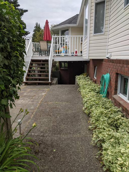 Bright Modern 1Br Suite In Sooke Village Core Esterno foto